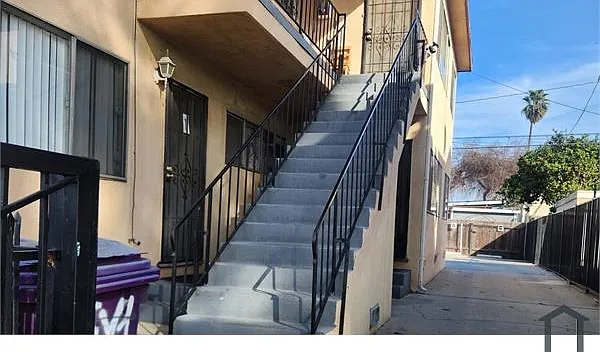 3502 Santa Fe Ave #3 — Photo 2
