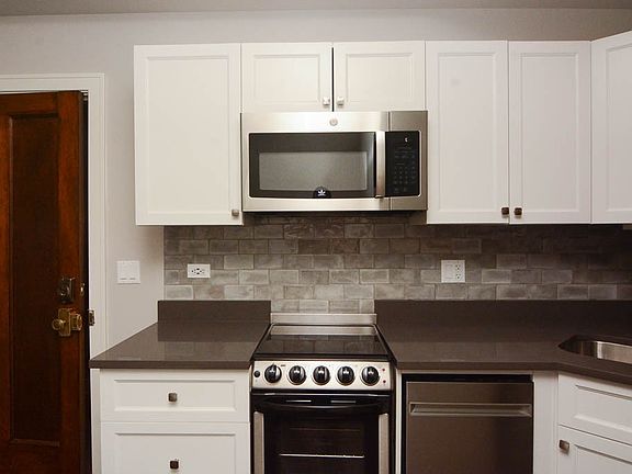 4th image of 640 W Wrightwood Ave #D902