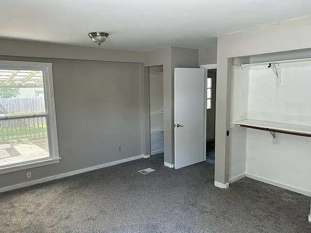 210 S 6th St — Photo 9