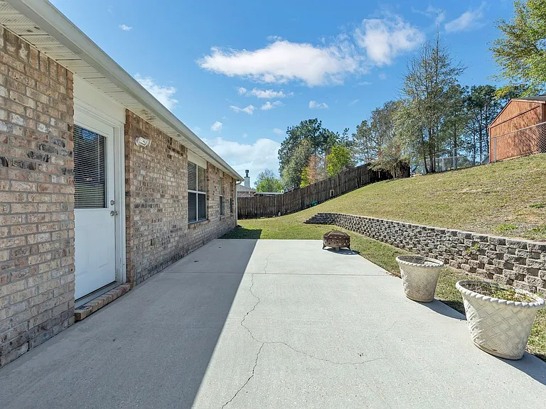 221 Trish Dr — Photo 23