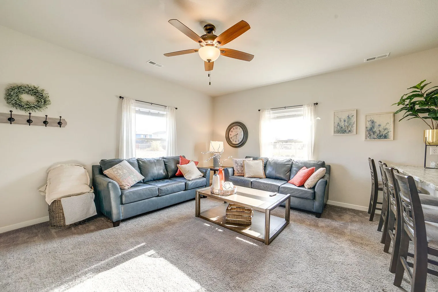 3 bed, 2.0 bath, 1496 sqft, $4,580 — Photo 2