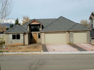 260 W Peachtree Dr, Toquerville, UT 84774
