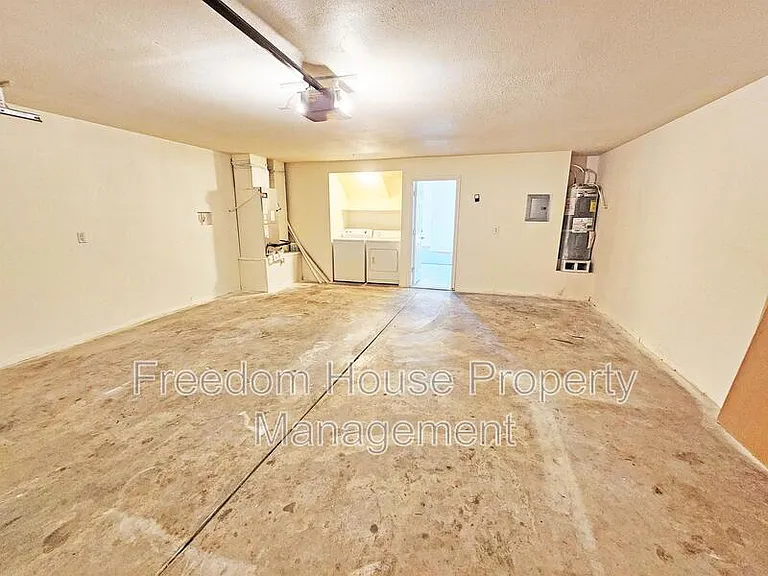 1080 Karen Ct #3 — Photo 29