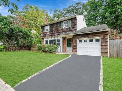 8 Crest Hill Court, Huntington Station, NY, 11746