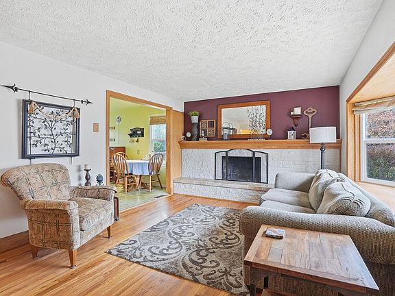 2nd image of 3607 W Rockwell Ave