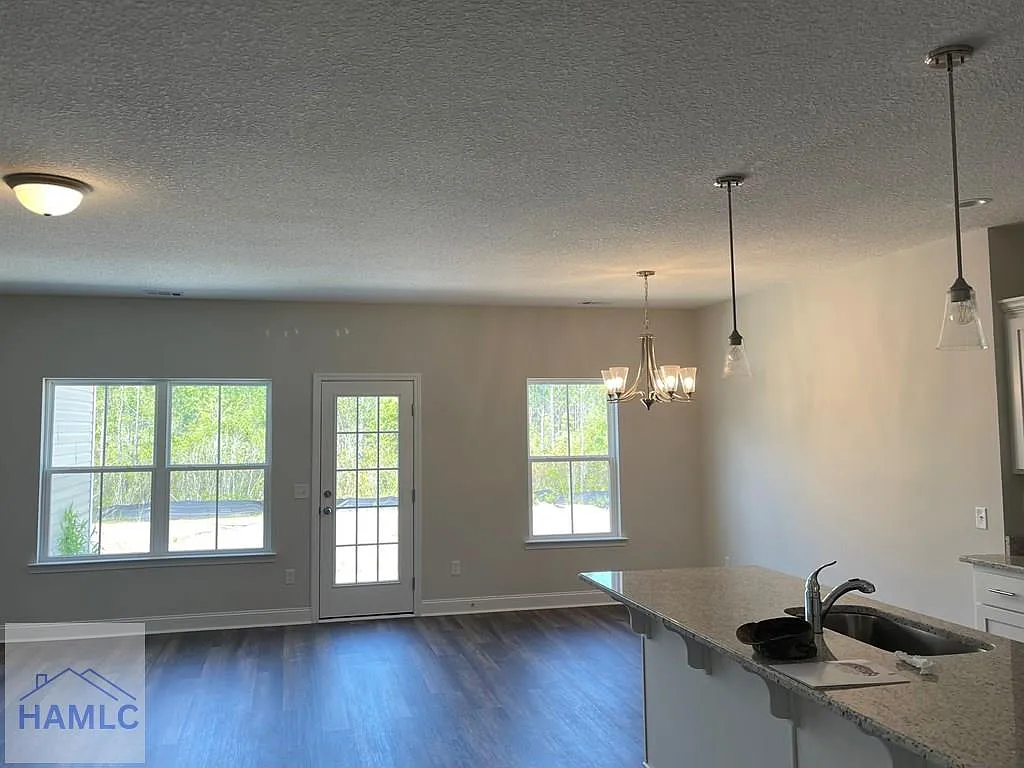 4 bed, 2.0 bath, 1682 sqft, $1,800 — Photo 2