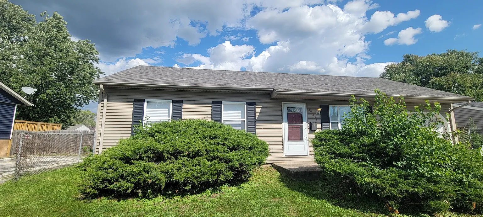 22231 Latonia Ln photo 1