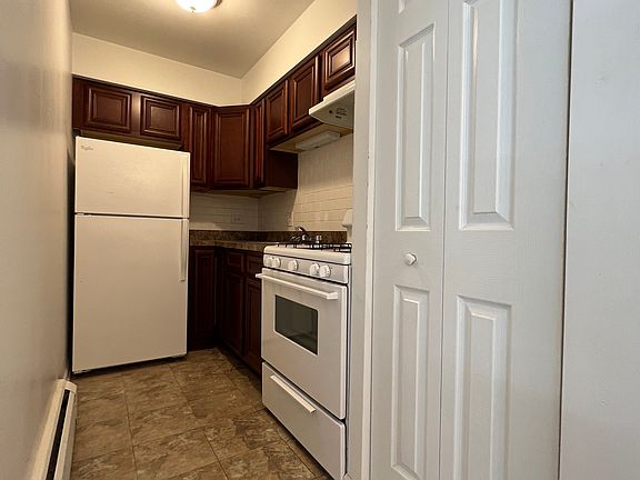 3rd image of 736 W Buena Ave APT 304