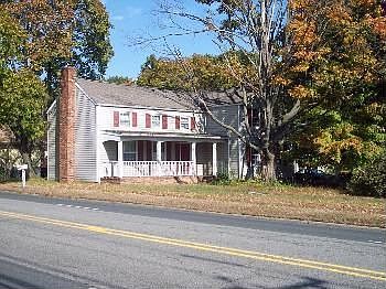 2nd image of 1046 Valley Rd