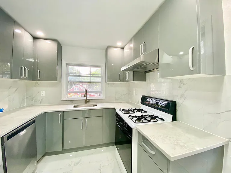 225 Locust Ave #2 — Photo 7