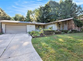 7334 Parkwood Dr, Fenton, MI