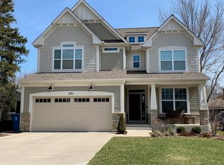 221 N Glenview Ave, Elmhurst, IL 60126
