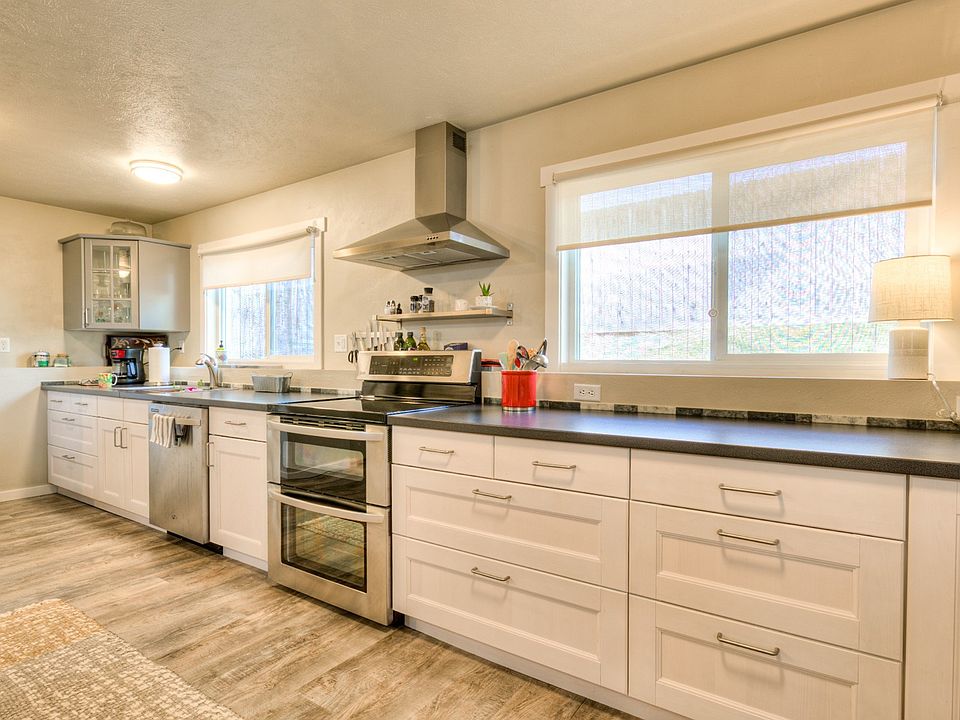 1st image of 102 Cove Ct