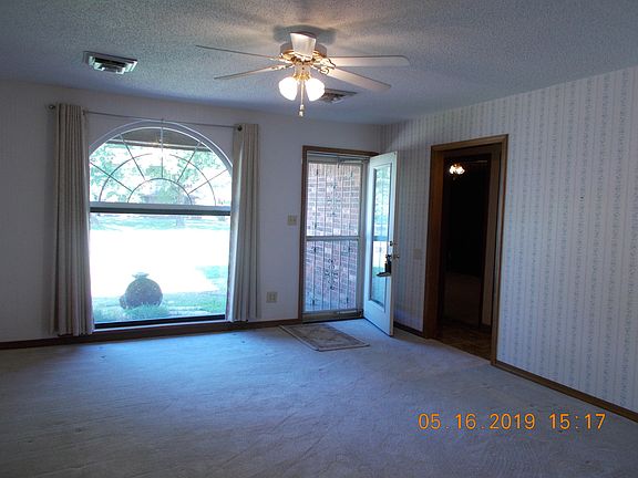 4th image of 1513 N Knoxville Ave
