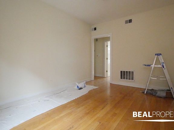 2nd image of 554 W Aldine Ave #E1