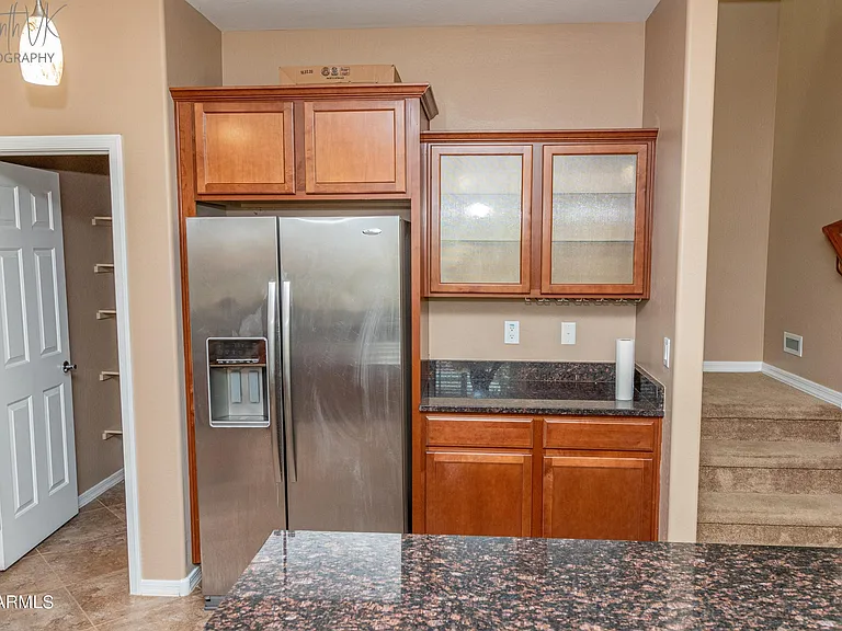 2162 W Scully Dr — Photo 8