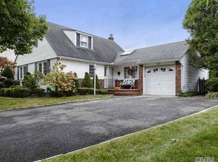 12 Avalon Rd, Garden City, NY 11530