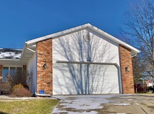 4035 Oakbrook Ct, Springfield, IL 62711