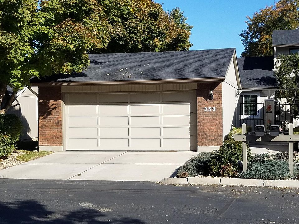 Spacious 2 Car Garage