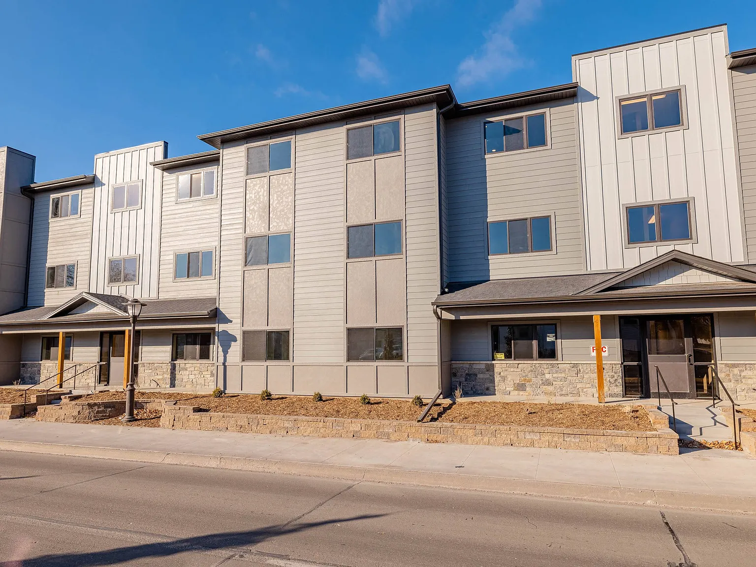 Flats on Vine — Photo 3