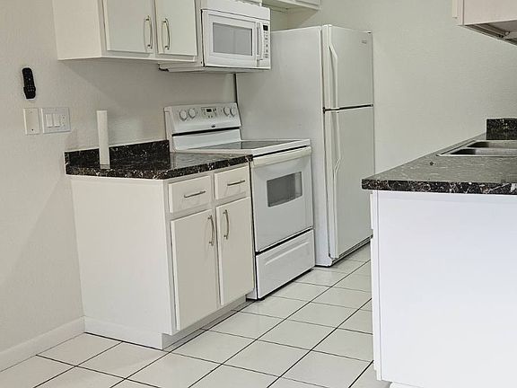 3rd image of 300 Mercury Ave SE APT 201