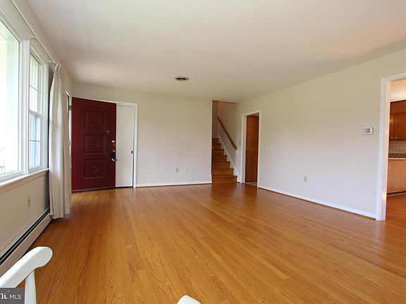 4th image of 7935 Edgewood Farm Rd