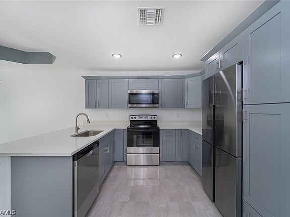 4th image of 913/915 W 12th St