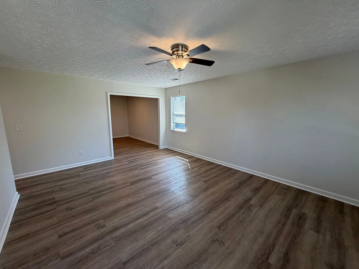 Building Photo - 121 Clyde Dr