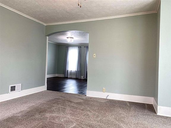 4th image of 604 Gumwood St
