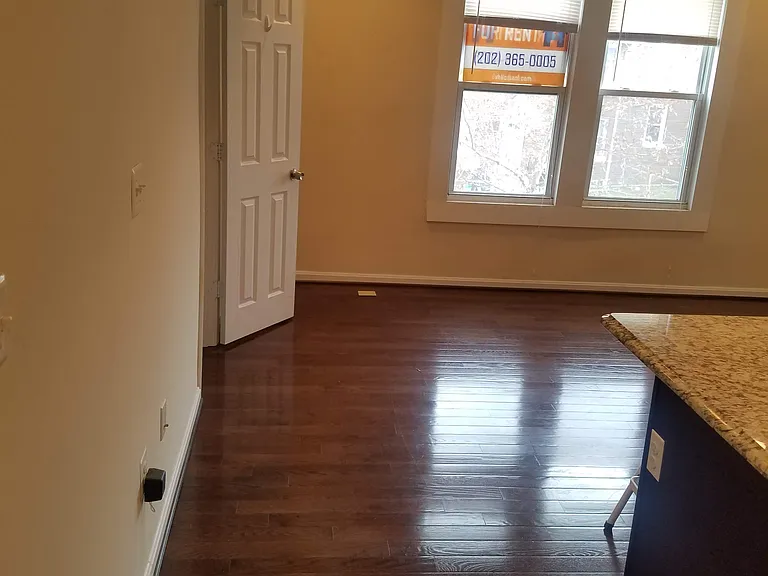 1107 Penn St NE #1 — Photo 8