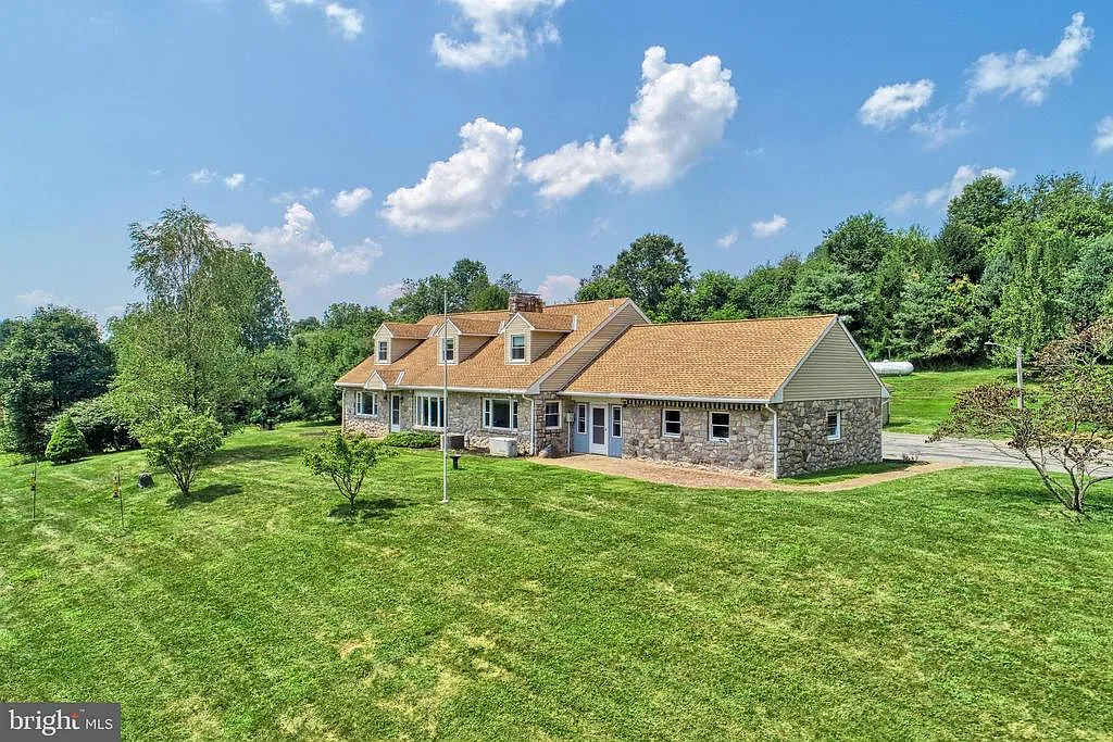 2323 Elizabeth Ave photo 1