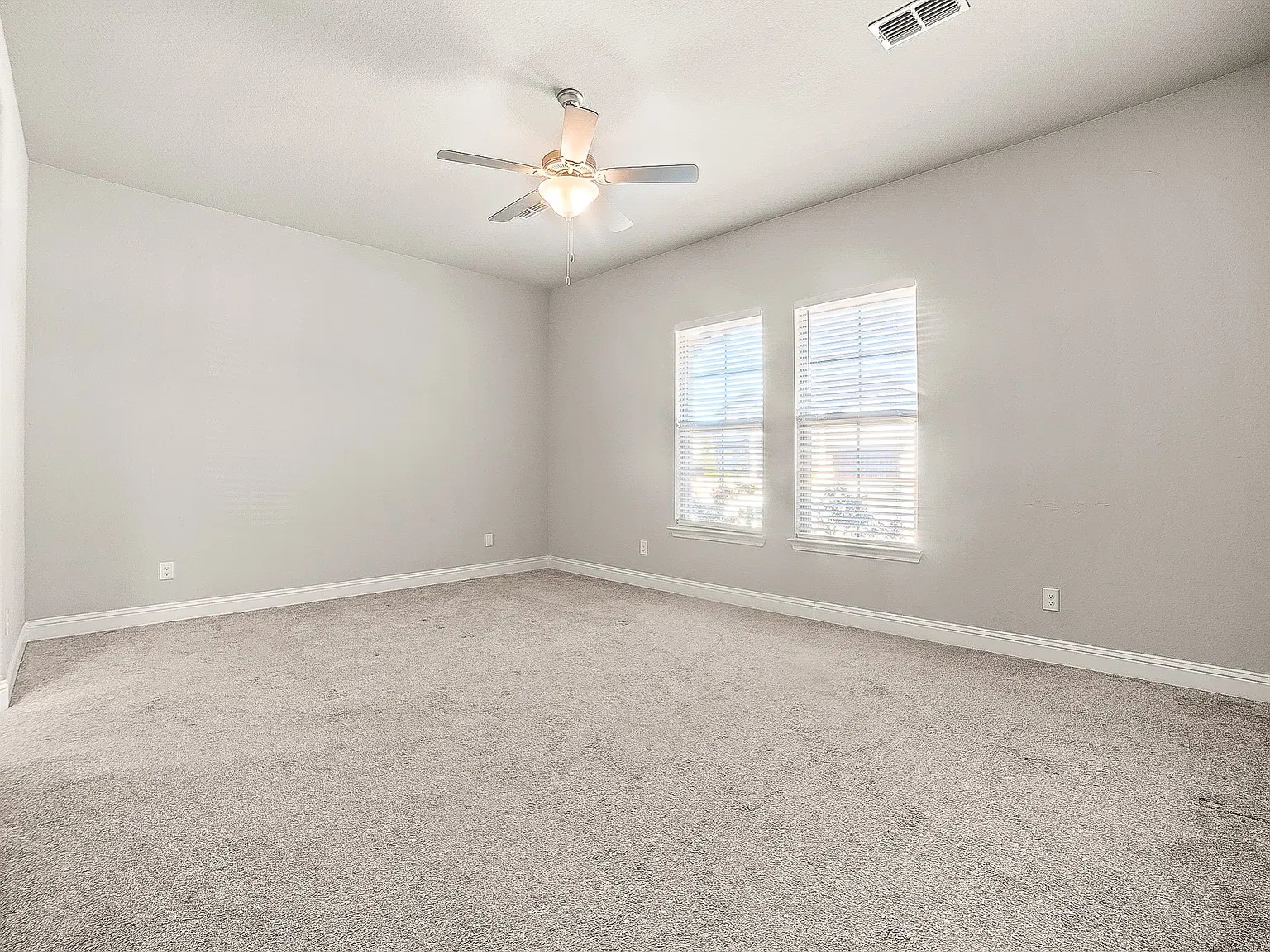 4 bed, 3334 sqft, $3,850 — Photo 4