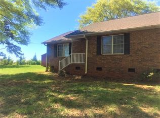 477 Vinyard Rd, Boiling Springs, SC 29316