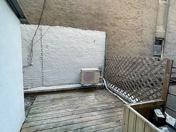2nd image of 21 Essex St #2A