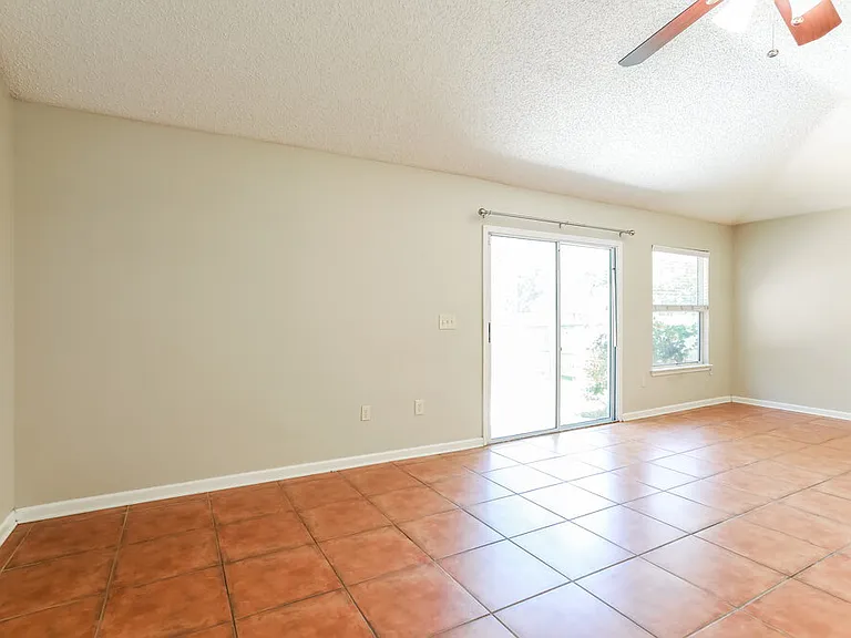 8073 Leafcrest Dr — Photo 4