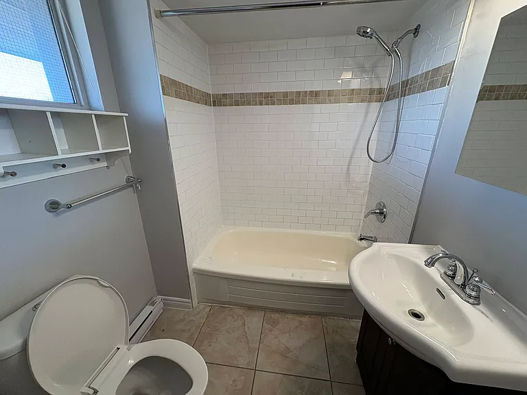 469 King St W #3 — Photo 10