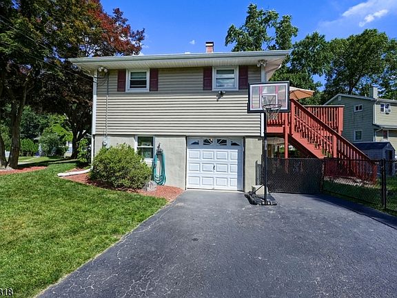 4th image of 30 Heather Ln