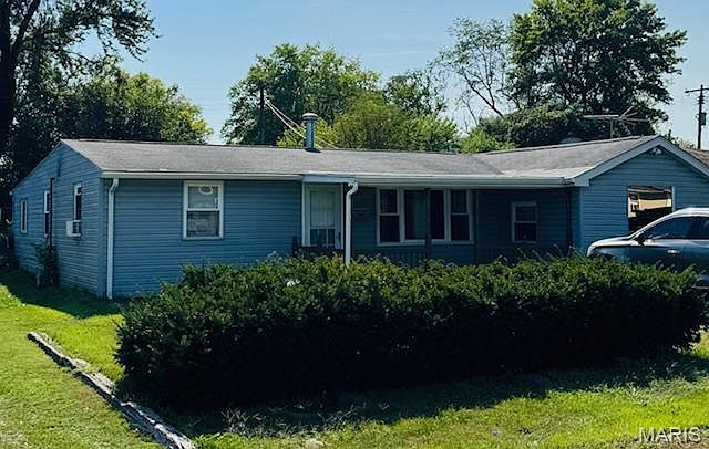 2nd image of 214 Saint John Dr