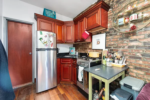 Rented by Compass | media 10