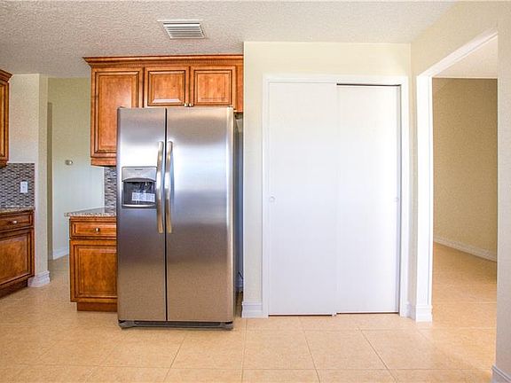 4th image of 2141 Allspice Ave