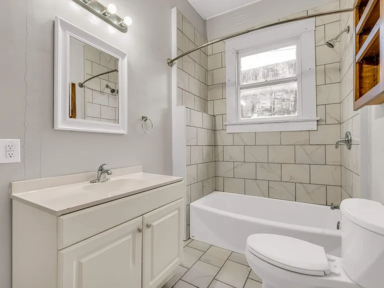 622 4th St S #C — Photo 7