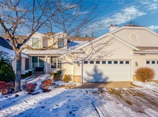 2 Whitaker Cv, Avon Lake, OH 44012