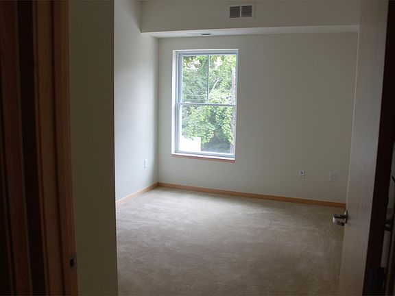 4th image of 3020 University Ave SE APT 406
