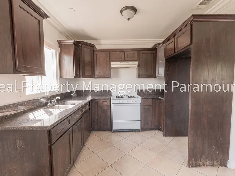 3831 S Wall St — Photo 7