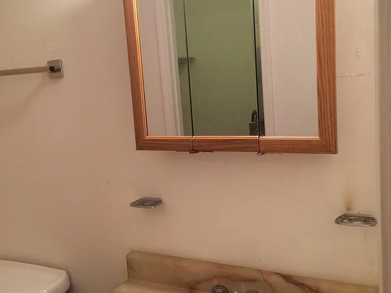 400 Anthony Dr — Photo 9