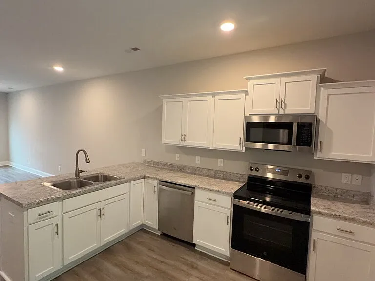 177 Loren Rd — Photo 4