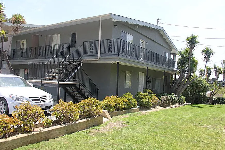 160 Evans Ave — Photo 3
