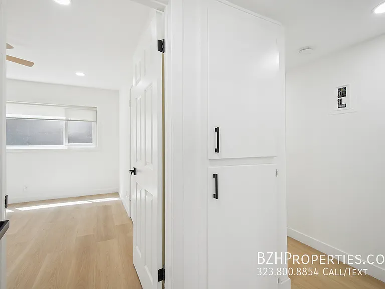 919 S Sherbourne Dr #1C — Photo 10