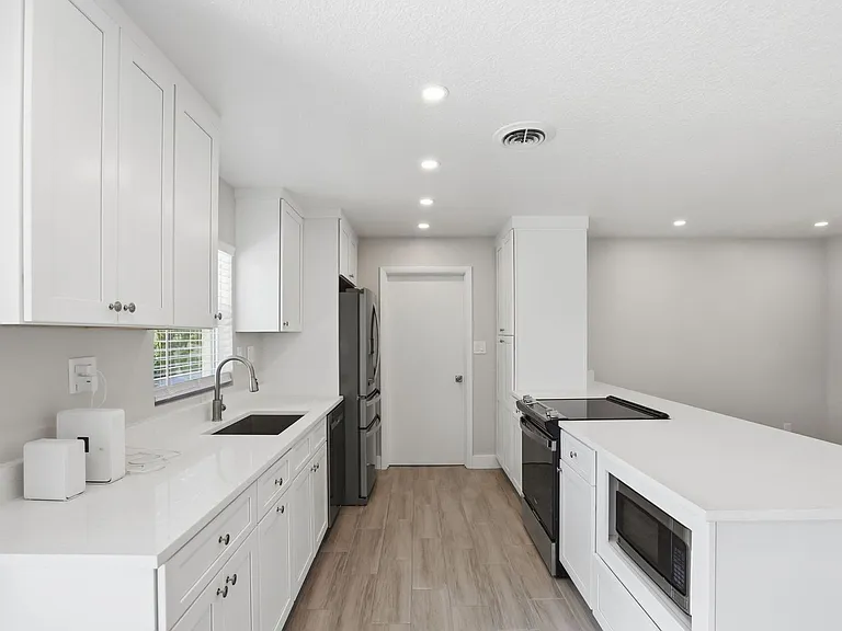 3817 Bainbridge Ave — Photo 9