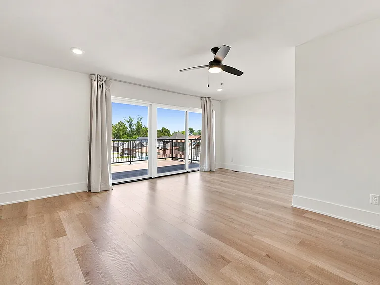 529 SW 5th St — Photo 14